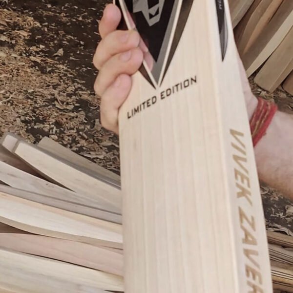 The Arctic Limited Edition English Willow Cricket Bat – Rare willow, Collectors edition, 8+ Grains, no blemishes on the face